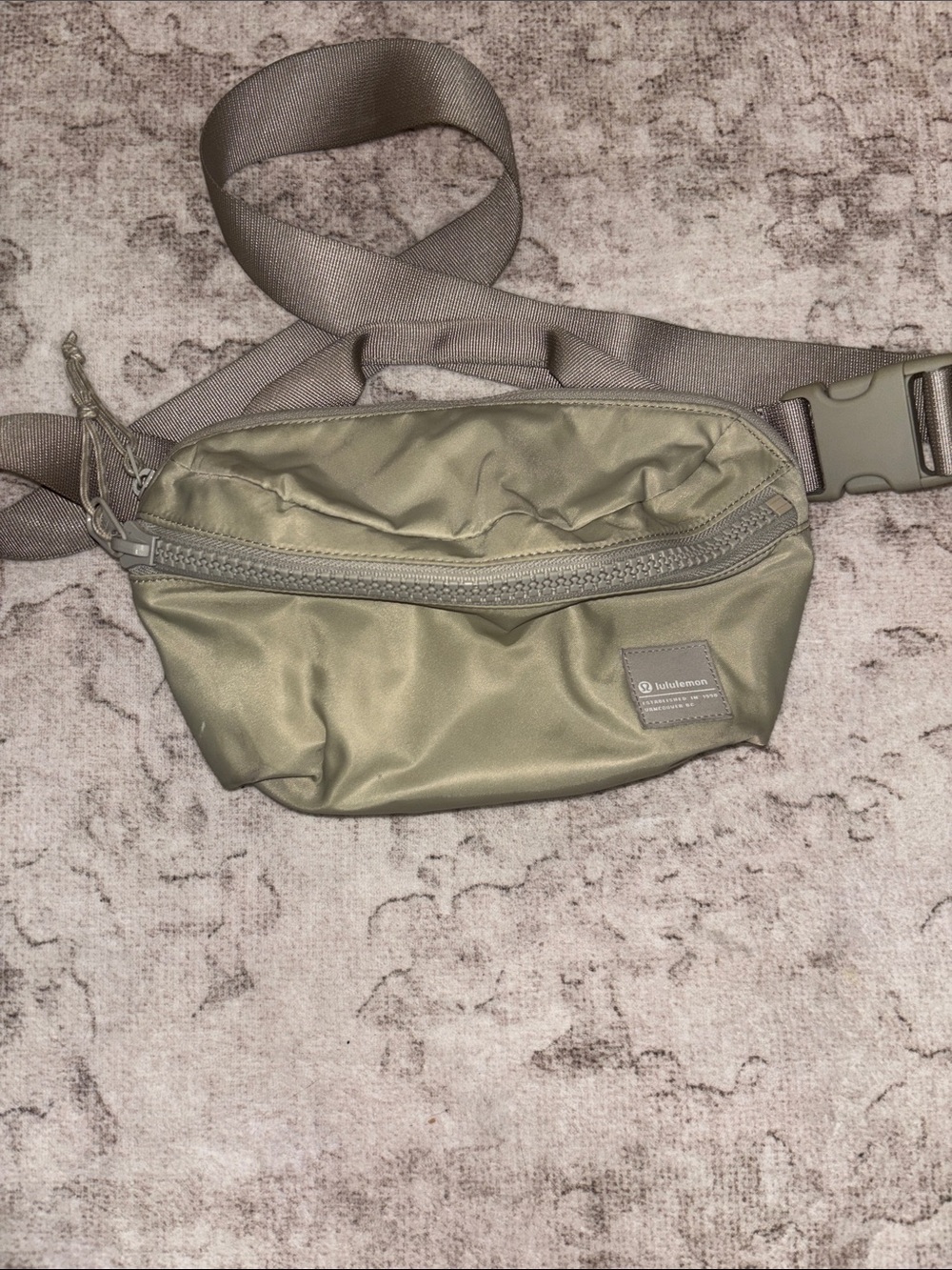 Lululemon essentials, all day belt bag
